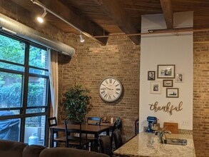 1040 W Adams St, Unit 226 in Chicago, IL - Building Photo - Building Photo