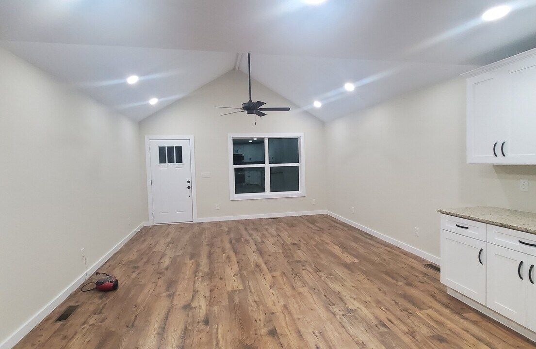 283 Hidden River Ave in Sparta, TN - Building Photo