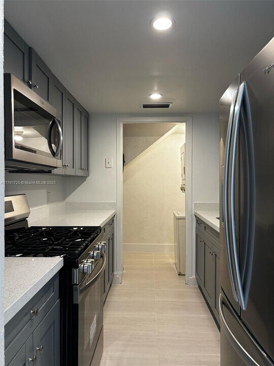 1305 W 53rd St in Hialeah, FL - Building Photo