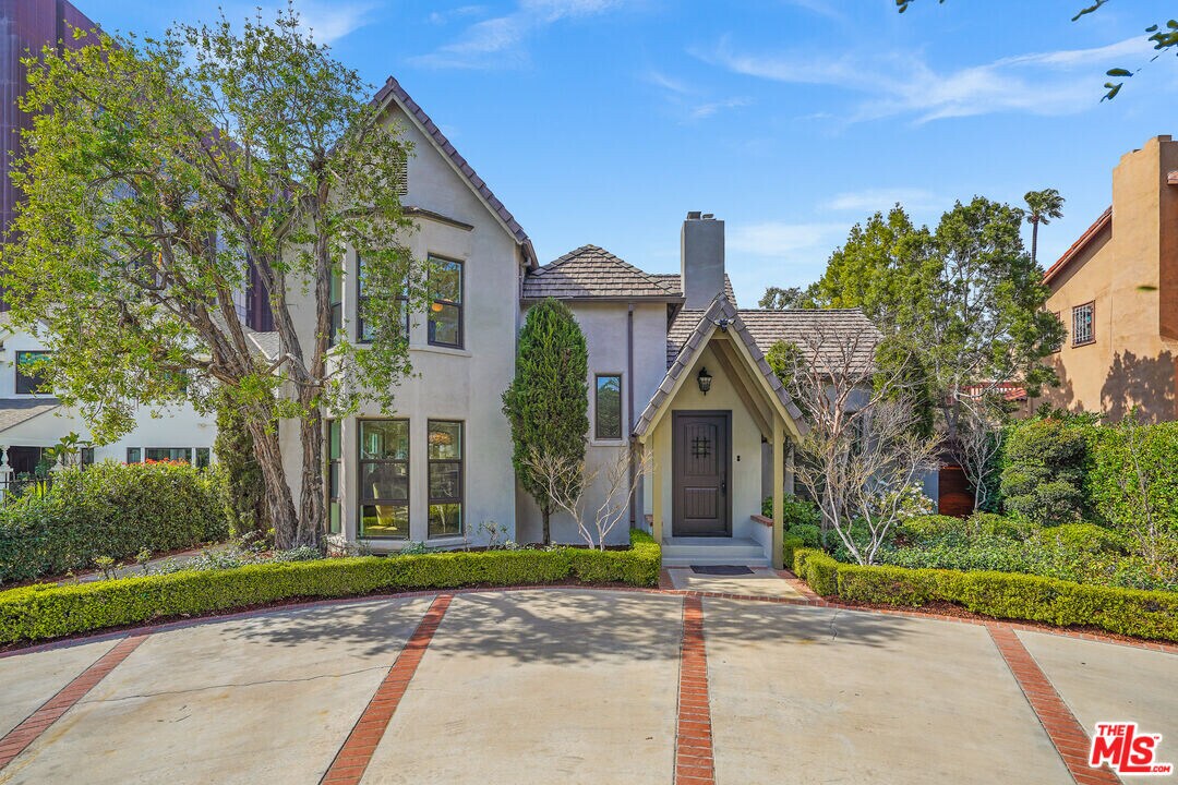 665 McCadden Pl in Los Angeles, CA - Building Photo