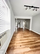 911 Byrne St in Houston, TX - Foto de edificio - Building Photo