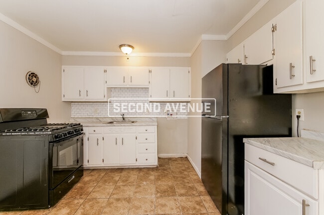 7504 E 111th Terrace in Kansas City, MO - Foto de edificio - Building Photo