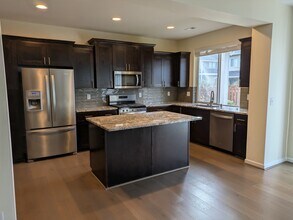 27333 15th Ct S in Des Moines, WA - Building Photo - Building Photo