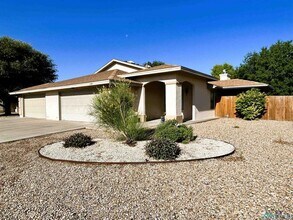 3206 N Richardson Ave in Roswell, NM - Building Photo - Building Photo