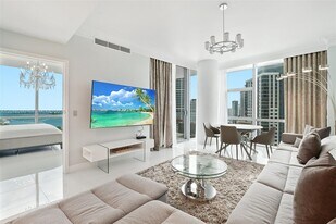 851 NE 1st Ave, Unit 3111 in Miami, FL - Building Photo