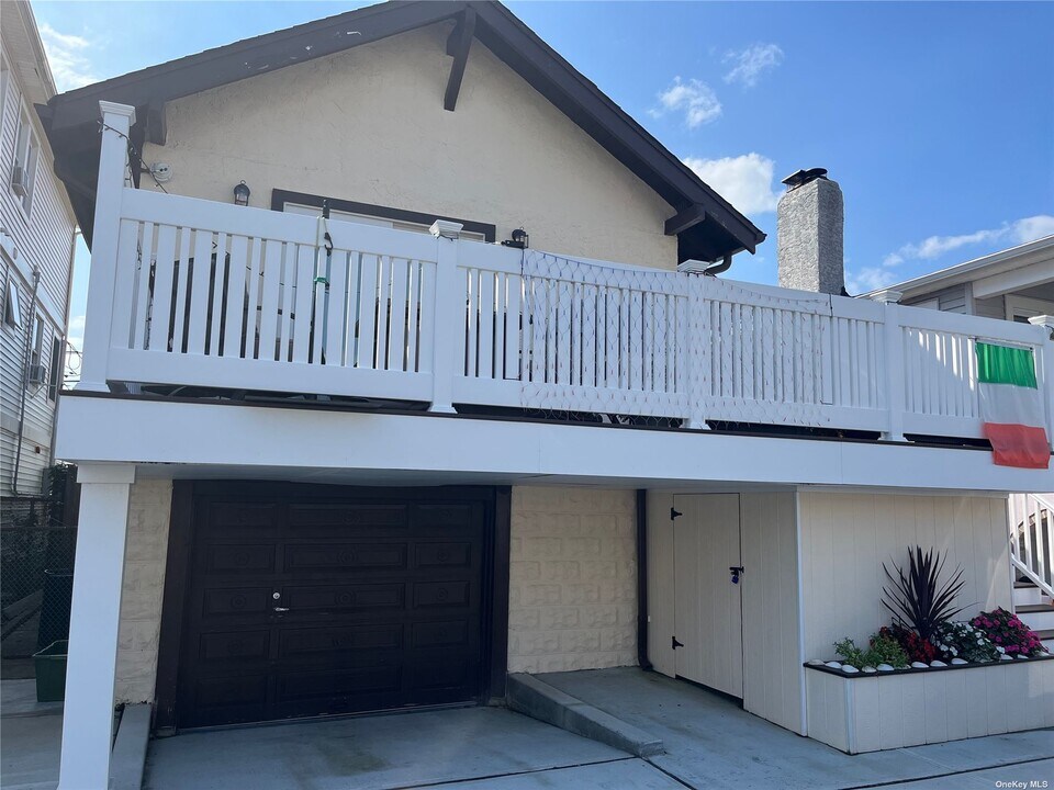 71 Connecticut Ave-Unit -Main in Long Beach, NY - Building Photo