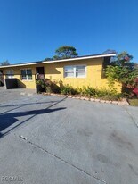 707 Joel Blvd in Lehigh Acres, FL - Building Photo