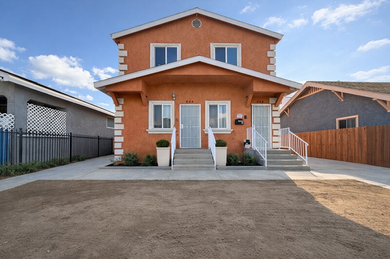 846 W 55th St in Los Angeles, CA - Building Photo