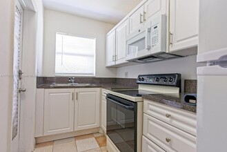 270 Layne Blvd in Hallandale Beach, FL - Building Photo - Building Photo