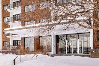 406 Crepeau in St. Laurent, QC - Building Photo - Building Photo