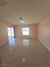 741 Alamo St E in Lehigh Acres, FL - Foto de edificio - Building Photo