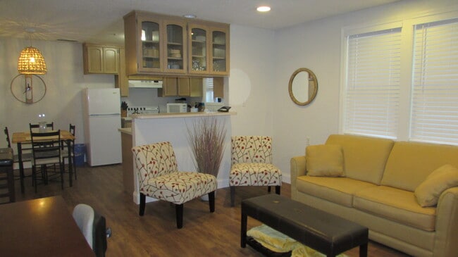 530 10th St, Unit Unit A in Sacramento, CA - Foto de edificio - Building Photo