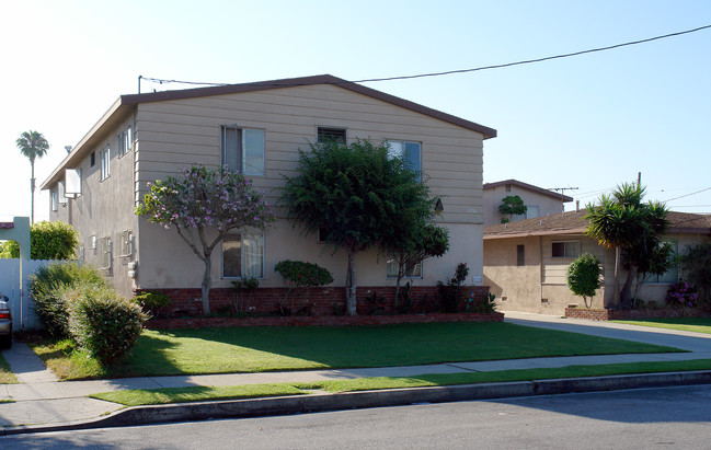 11734 Menlo Ave in Hawthorne, CA - Building Photo - Building Photo