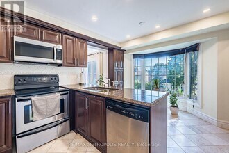 22 Mayflower St in Whitby, ON - Building Photo - Building Photo