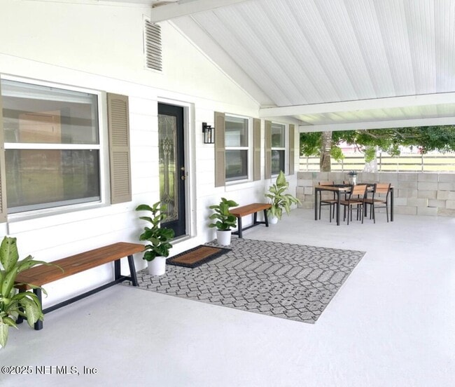 28541 Trigg Rd in Hilliard, FL - Foto de edificio - Building Photo