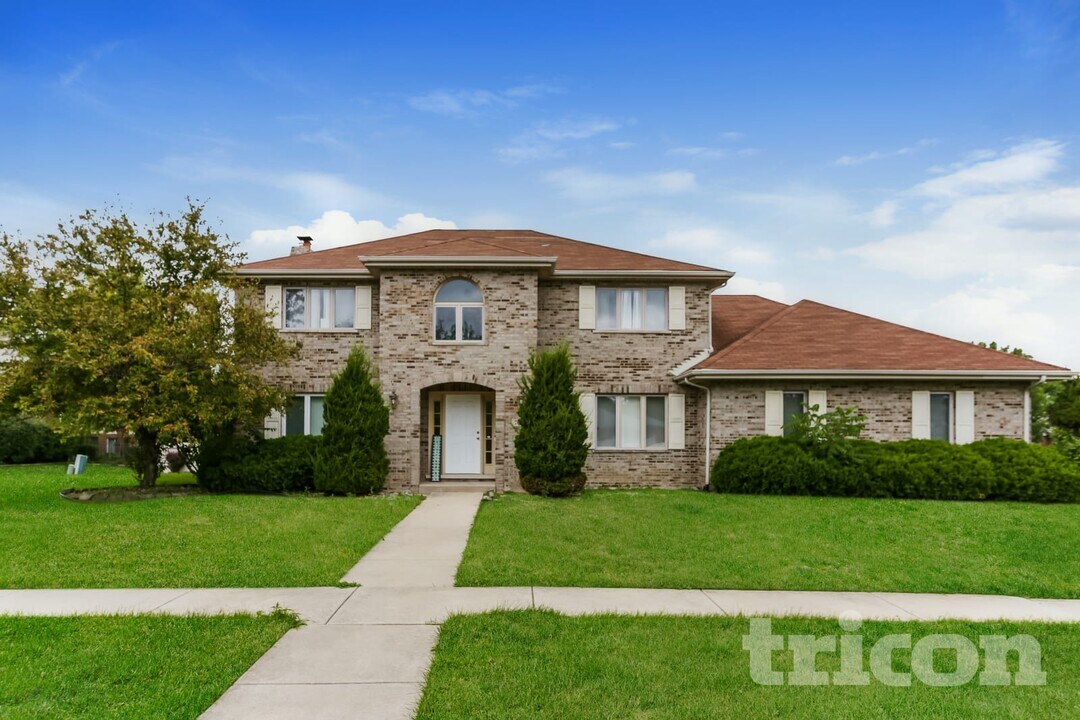 7652 Brittany Ct in Frankfort, IL - Building Photo