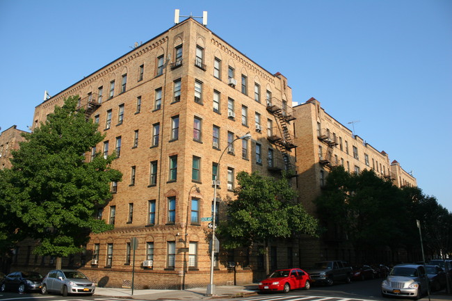 Park Versailles Apartments in Bronx, NY - Building Photo - Building Photo