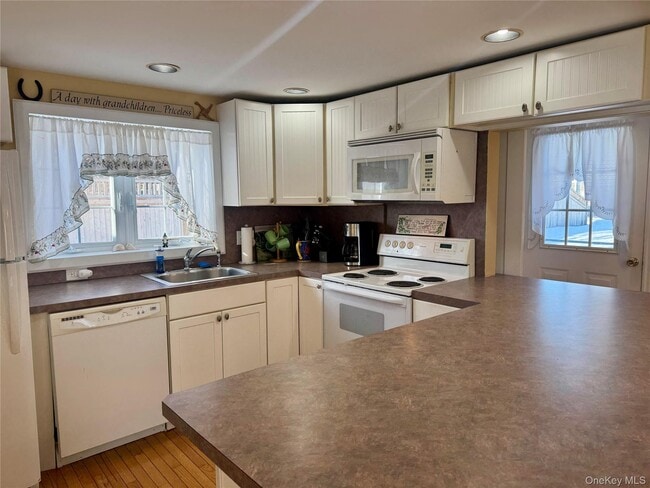 1070 Town Harbor Ln in Southold, NY - Building Photo - Building Photo