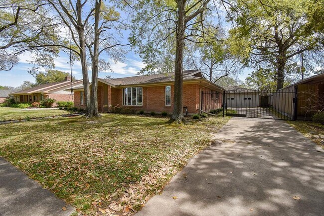5531 Yarwell Dr in Houston, TX - Building Photo - Building Photo