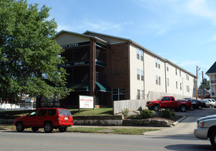 University Suites in Huntington, WV - Building Photo - Building Photo