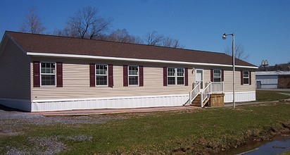 Cross Keys Village in Duncansville, PA - Foto de edificio - Building Photo