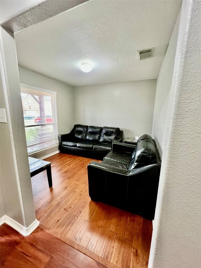 property at 9610 Serenata Ct