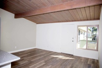 Harbor Villa Apartments in San Diego, CA - Building Photo - Building Photo