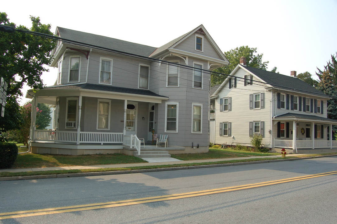 6110 Main St in East Petersburg, PA - Building Photo