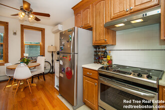 137 Charles St, Unit 2 in Boston, MA - Foto de edificio - Building Photo