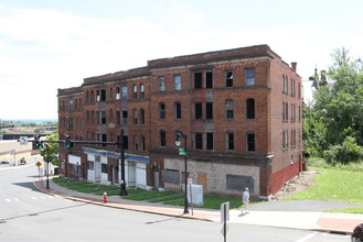 608-624 Main St in New Britain, CT - Foto de edificio - Building Photo