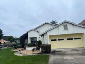 832 Palm Harbor Ct in Leesburg, FL - Building Photo