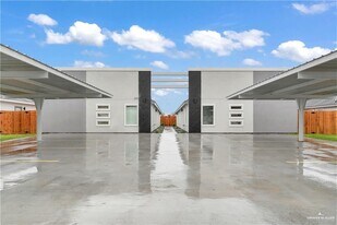 13 W Sunset Valley St in Alton, TX - Building Photo