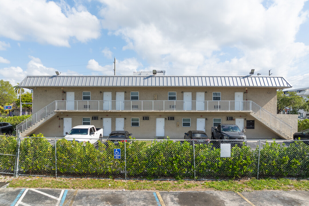 5755 Villas, LLC in Miami, FL - Building Photo