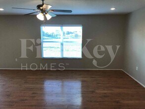 5455 Sandy Shell Dr in Apollo Beach, FL - Building Photo - Building Photo