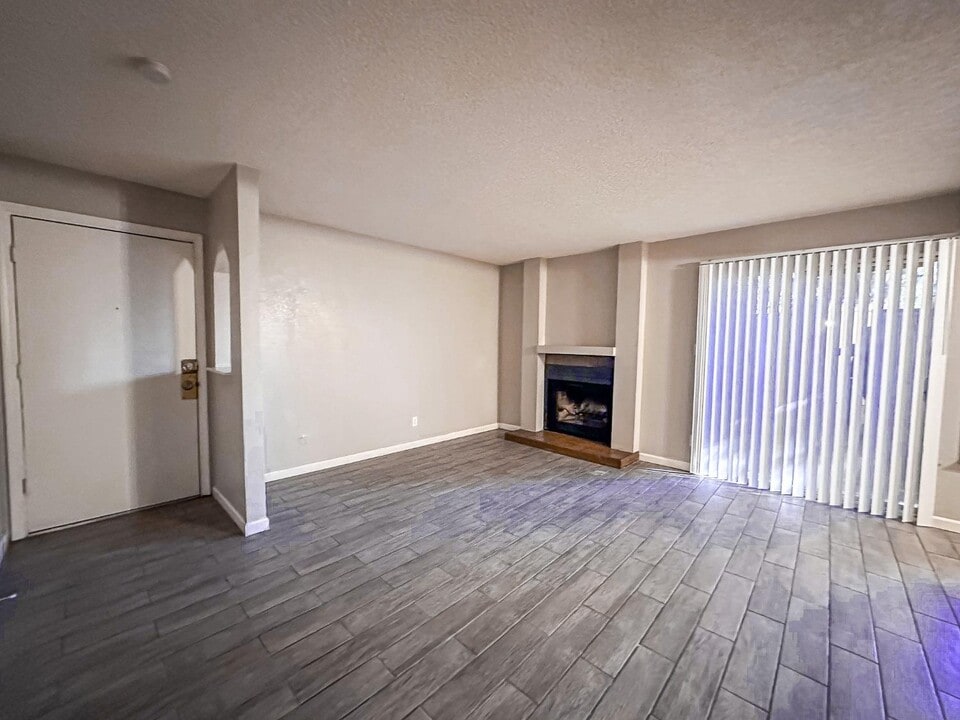 1550 W Ashlan Ave in Fresno, CA - Building Photo