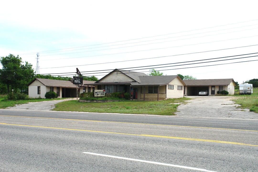 Hillside Motel in Lampasas, TX - Building Photo