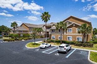 Lake Point Senior Apartments in Tavares, FL - Building Photo