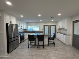 4140 W Paradise Dr in Phoenix, AZ - Building Photo