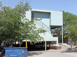 305 Princeton Dr SE in Albuquerque, NM - Building Photo - Building Photo