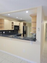 2750 N 34th Ave in Hollywood, FL - Building Photo