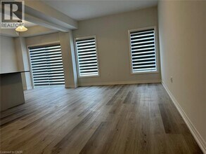 155 Equestrian Way in Cambridge, ON - Building Photo - Building Photo