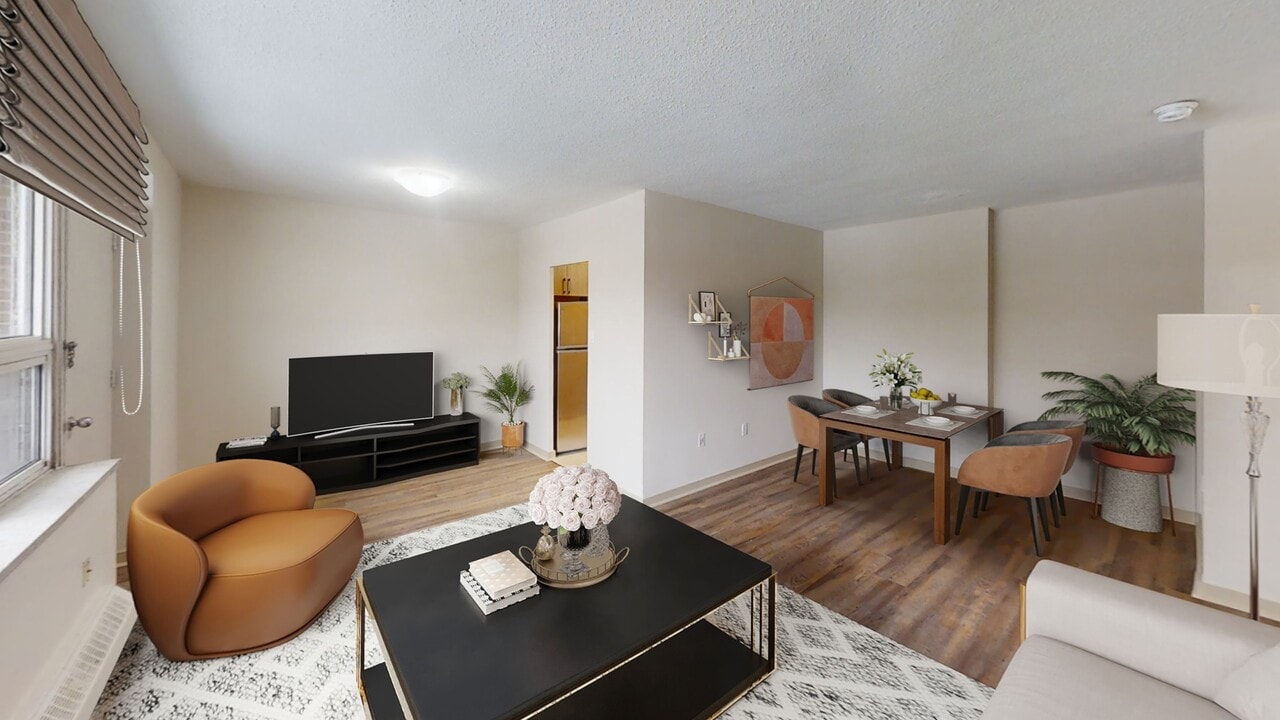 Strathroy Manor in Mississauga, ON - Building Photo