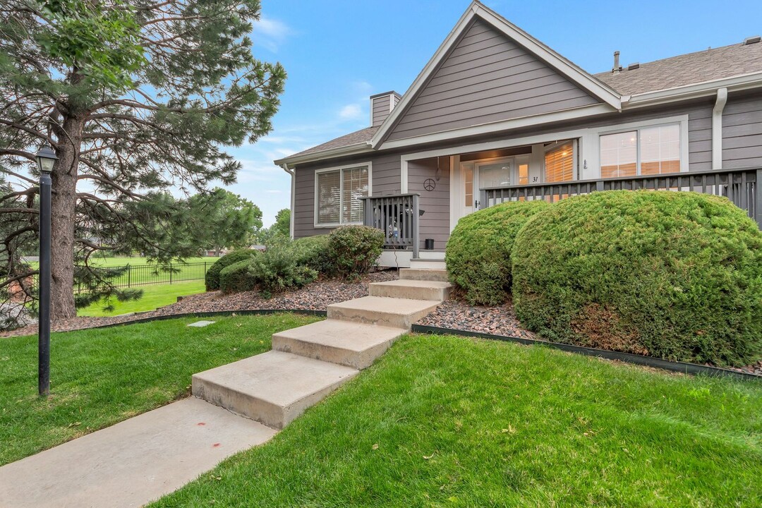 6816 W 84th Cir in Arvada, CO - Foto de edificio