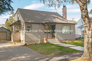 7061 N University Ave in Portland, OR - Building Photo