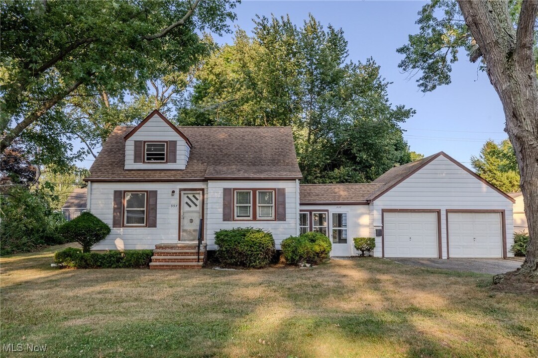 997 Mohegan Trl in Willoughby, OH - Building Photo
