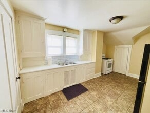 3114 Neosho Rd, Unit up in Youngstown, OH - Building Photo - Building Photo