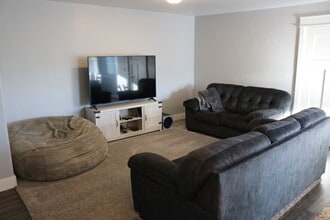 287 W 20 N in Hyrum, UT - Building Photo - Building Photo