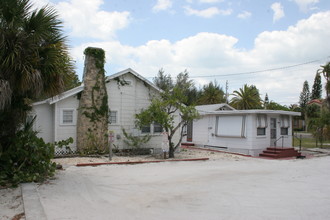5404 Calle de la Siesta in Sarasota, FL - Foto de edificio - Building Photo