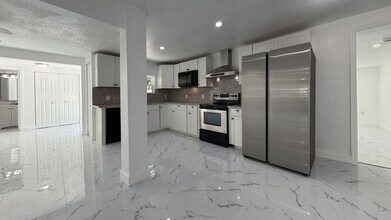 2712 60th Ave N in St. Petersburg, FL - Building Photo - Building Photo