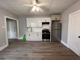 163 Hutton St, Unit 8 in Jersey City, NJ - Building Photo